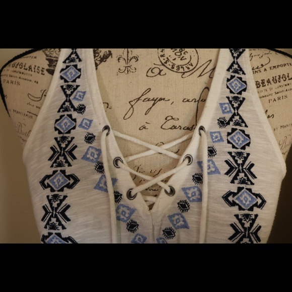 New lace up criss cross front v neck tank Aztec S - Picture 4 of 5